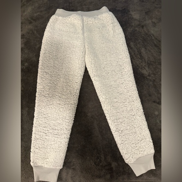 Victoria Secrets Pink Sherpa Joggers - Picture 3 of 4